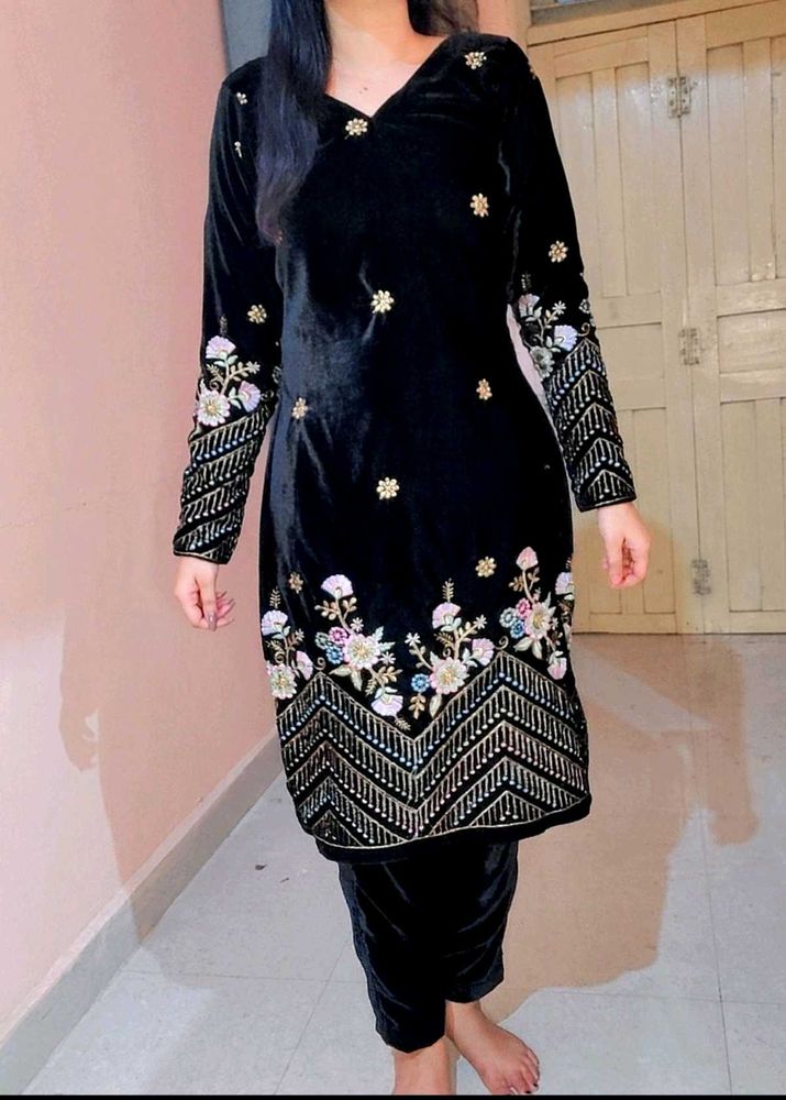Pakistani Style Velvet Kurta And Pants With Dupata