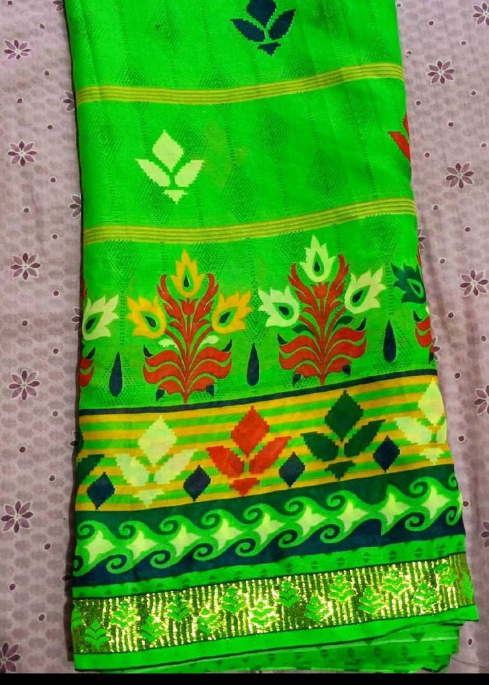 10 Green Floral Print Saree With Blouse
