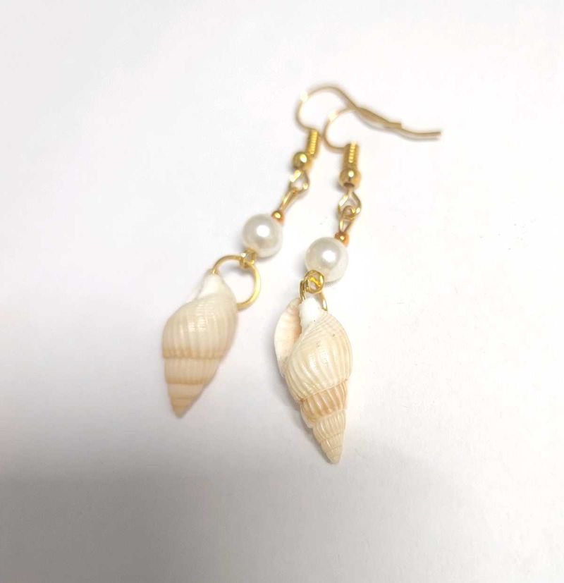 Handmade Seashell Earrings 🐚🌊