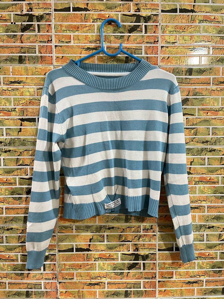 white and blue strips top