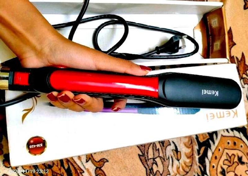 ‼️New Kemei Hair Straightener‼️