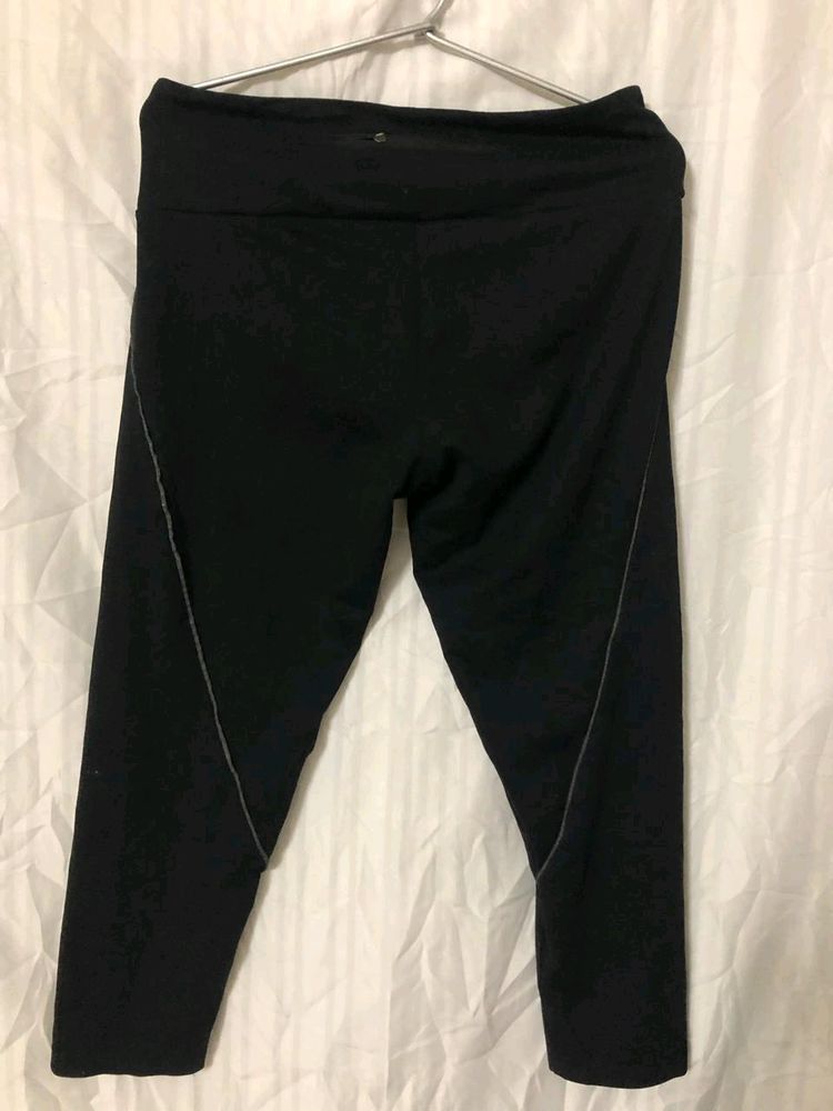 Black Capri leggings