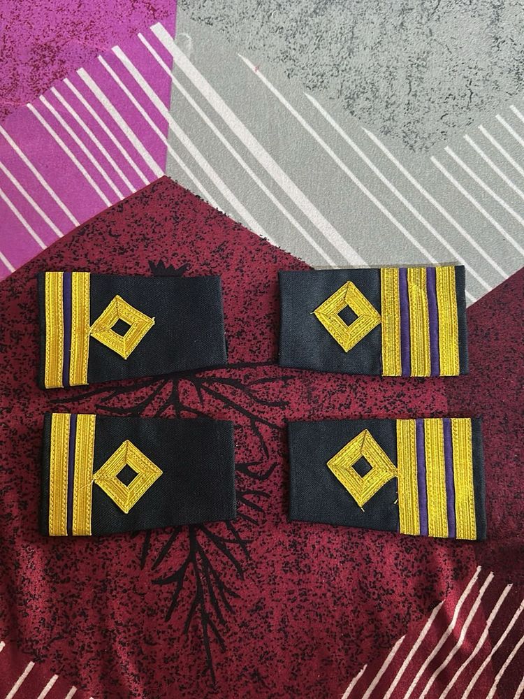 Epaulettes