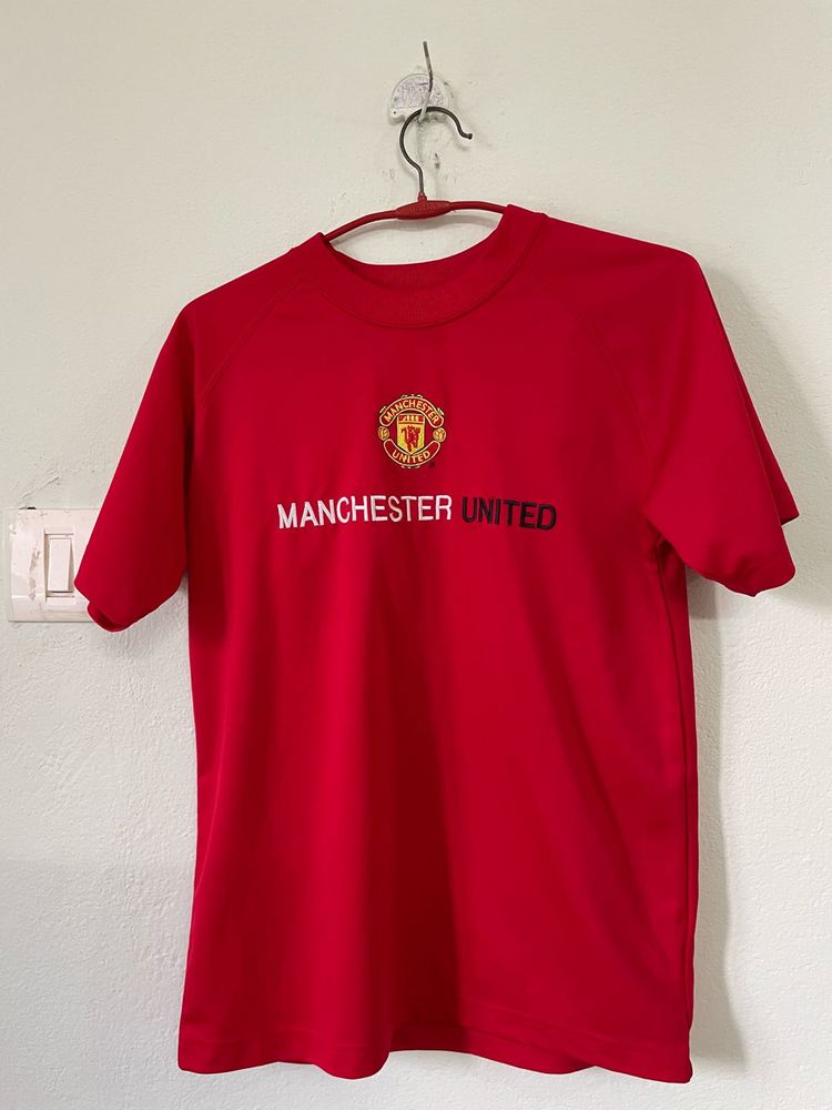 A Slim T Shirt Of Manchester United