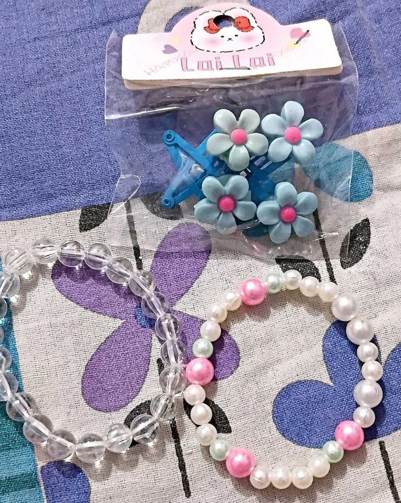 Combo🎀🦋bracelet And Hair Clips.