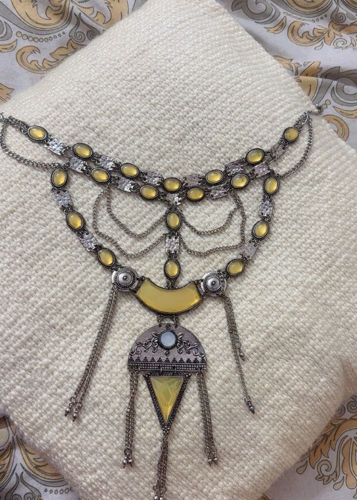 🕰️ Antique Neckpiece