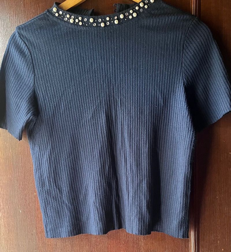 Neck Embroiderred Crop Top