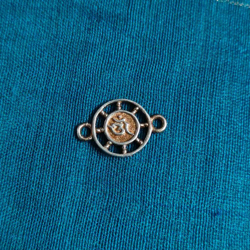 92.5 Om Charm