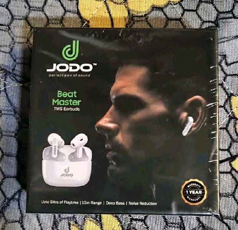 Earbuds (Beat Master&#39;s Original) Totally New