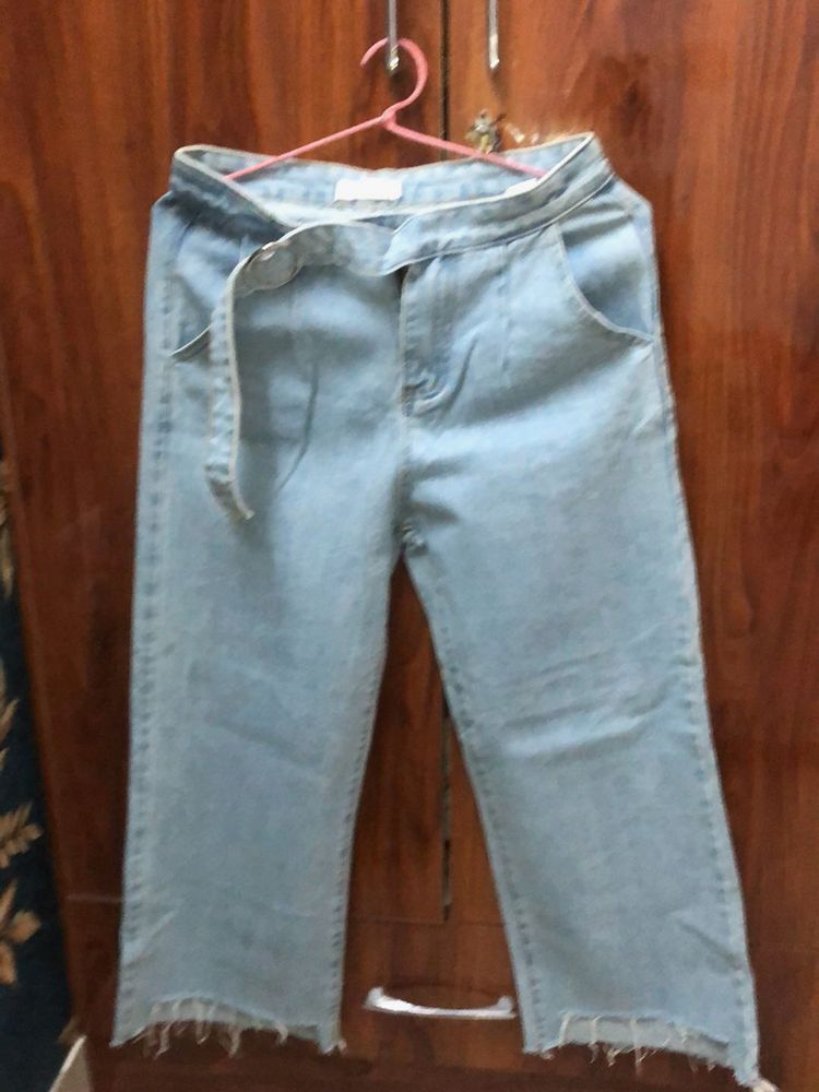 Light Wash Cropped Jeans