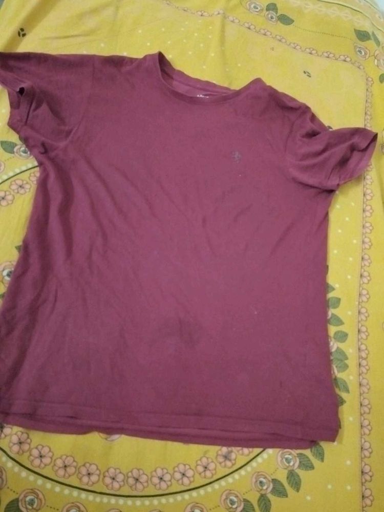 Maroon Casual T-Shirt and black jeans