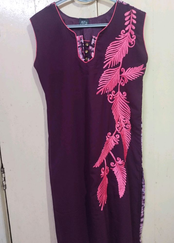 Sleeveless Chiffon Embroidery Kurti
