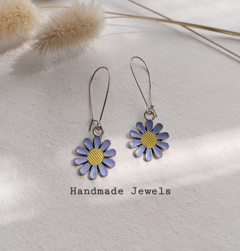 ✨️🪻Purple Daisy Earrings🪻✨️