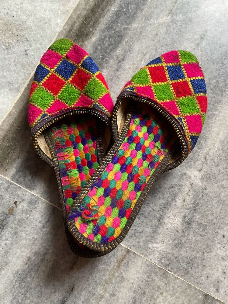 Multicolour Juttis