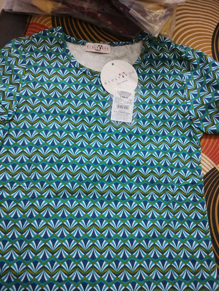 Girls Printed Tee With Cotton Skirt