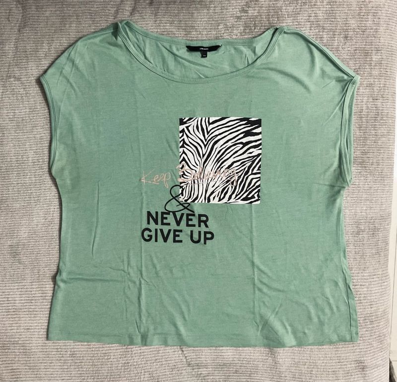 VEROMODA - Stylish Graphic Print Tee