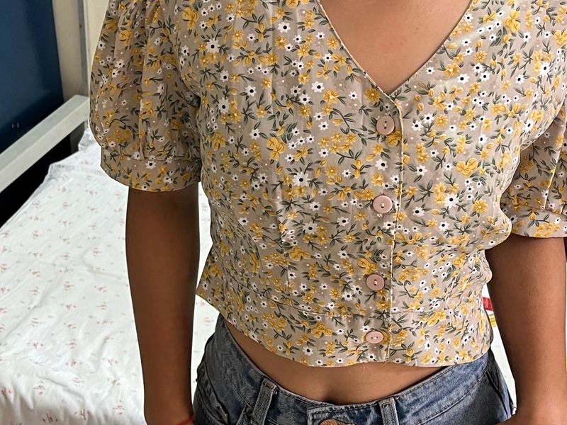 Cute Top For Women With Good Quality 🩷