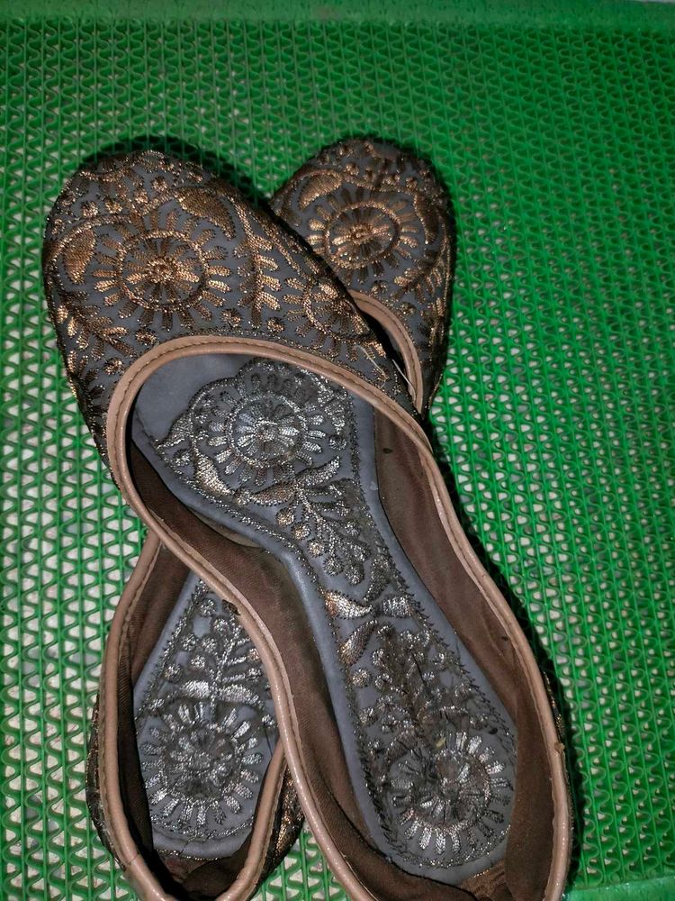 Jaipuri Rajasthan Print Juttis