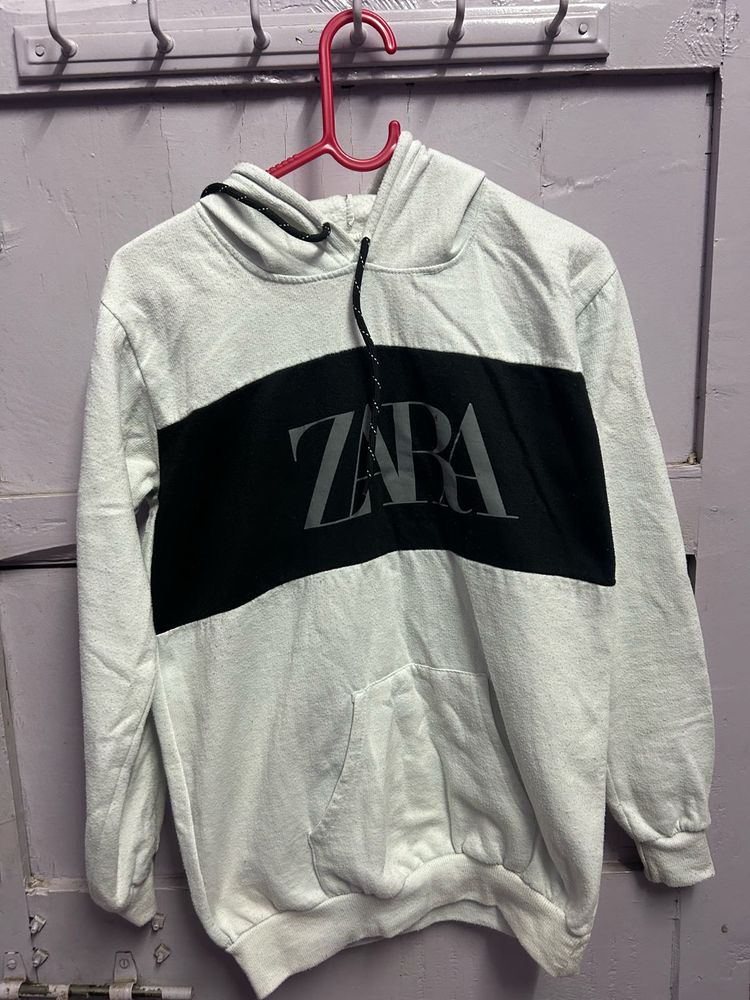Zara Hoodie - Stylish &amp; Comfortable