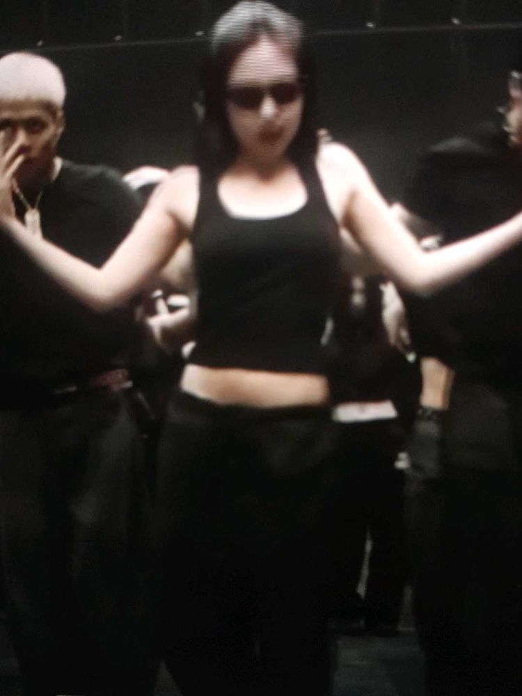 jennie red and black top combo