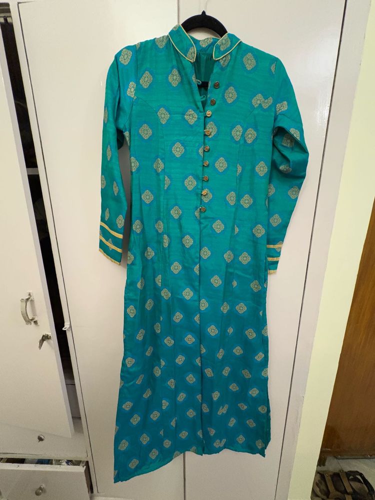 Elegant blue green suit