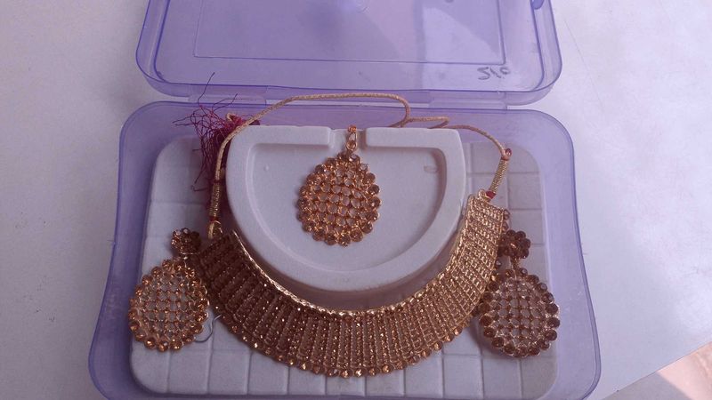 Elegant Gold-toned Jewelry Set