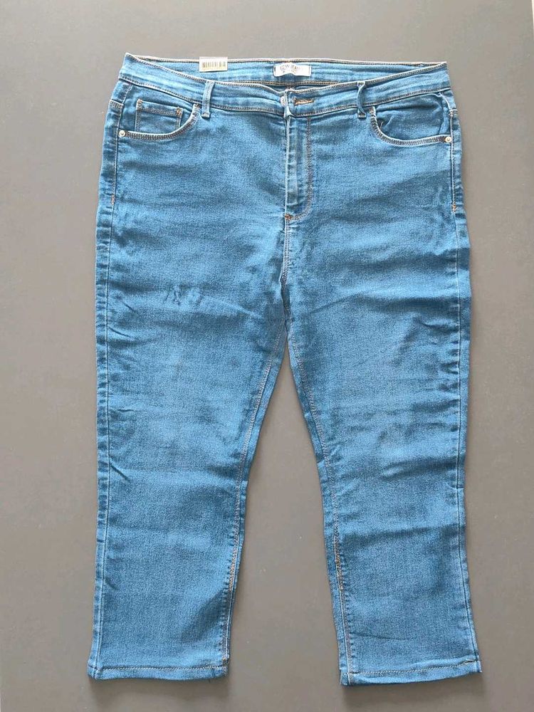 Light Wash Cropped Jeans