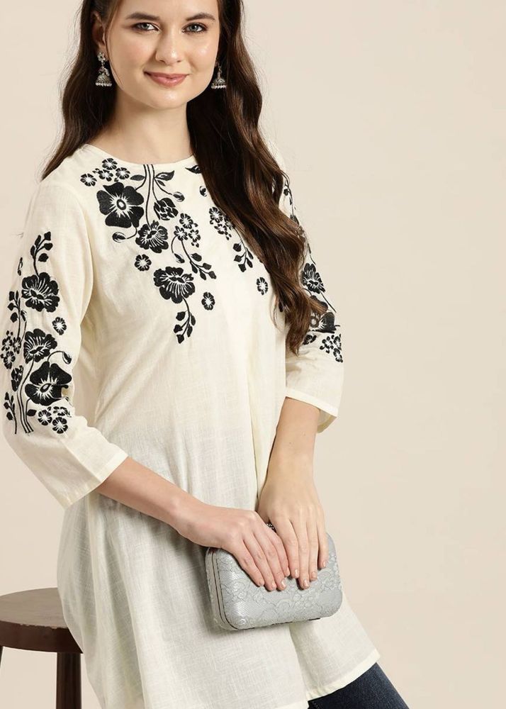Floral Embroidered Tunic Top
