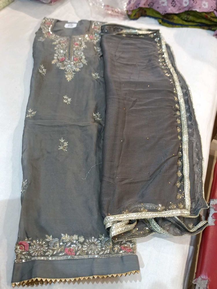 Elegant Gray Embroidered Salwar Kameez