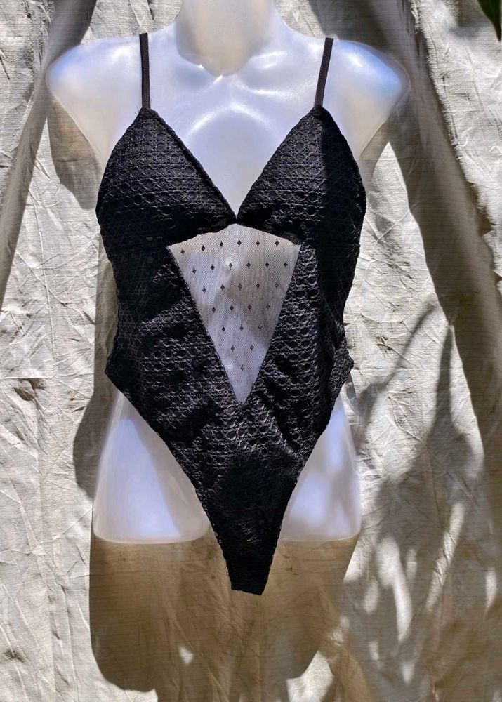 23.13.4 SEXY BLACK BODYSUIT