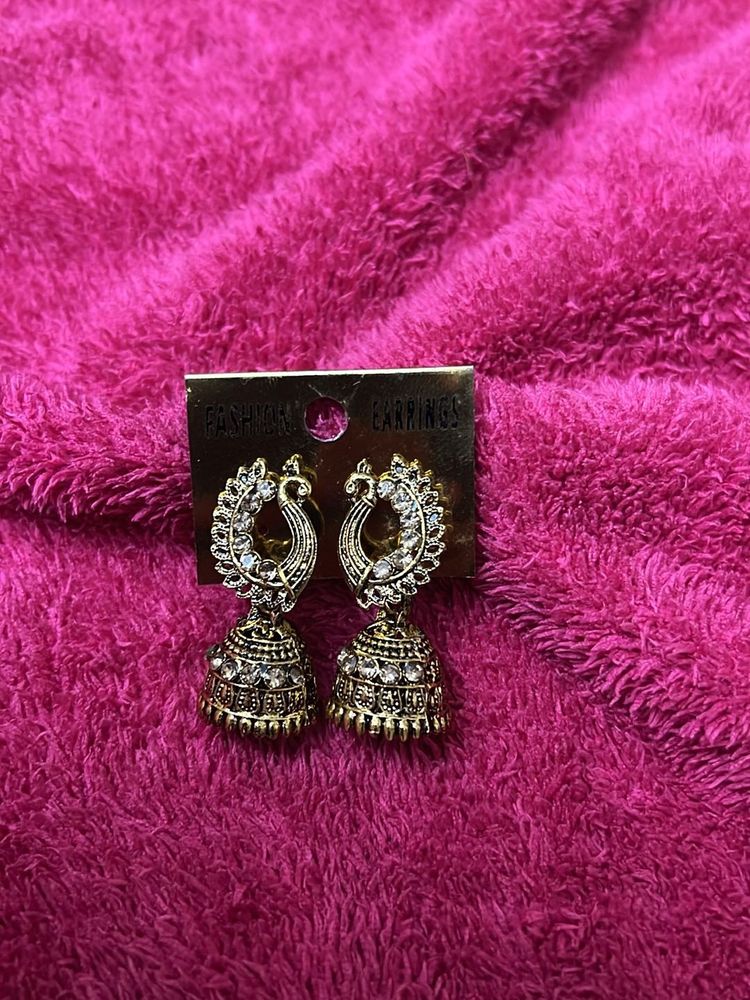 Gold Toned Jhumkas ✨