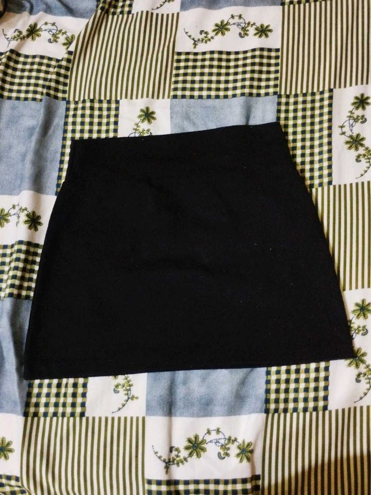 Black Mini Skirt - Stylish &amp; Versatile