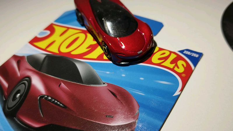 Hot Wheels McLaren Speedtail Red