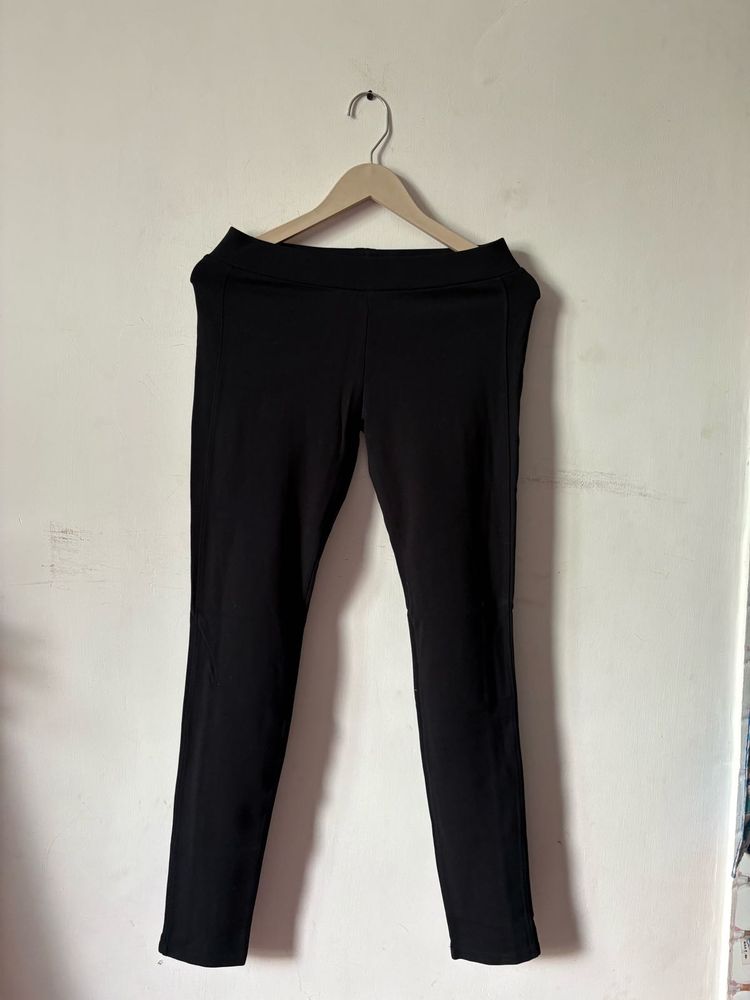 Uniqlo Women&#39;s Black Slim Pant
