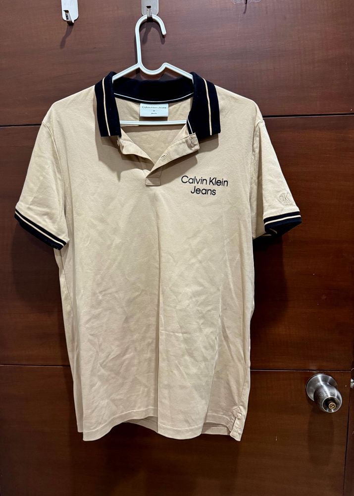 Calvin Klein Tshirt - M Size