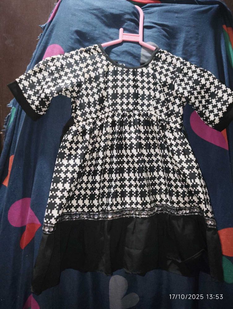 Cute Girls Black &amp; White Dress
