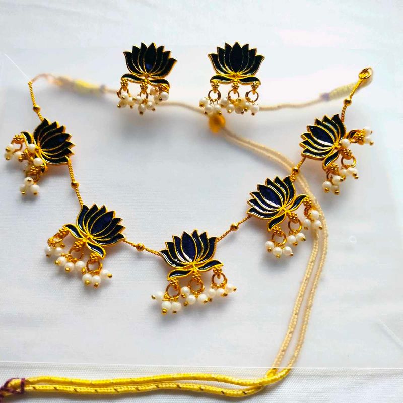 Lotus Necklace Set