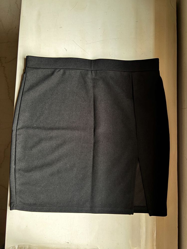 Black Mini Slit Skirt
