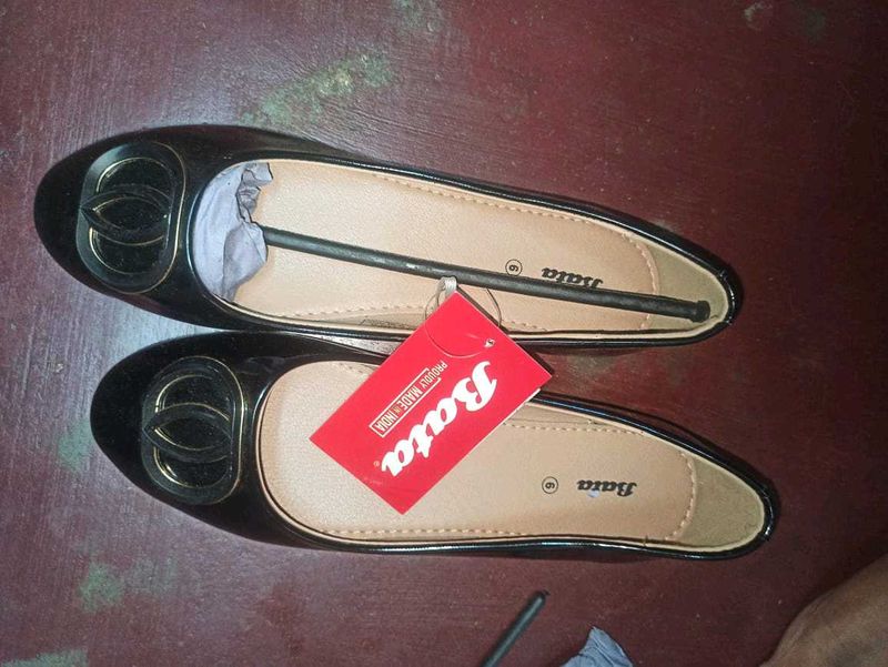 Bata Women Pull On Ballet Flat