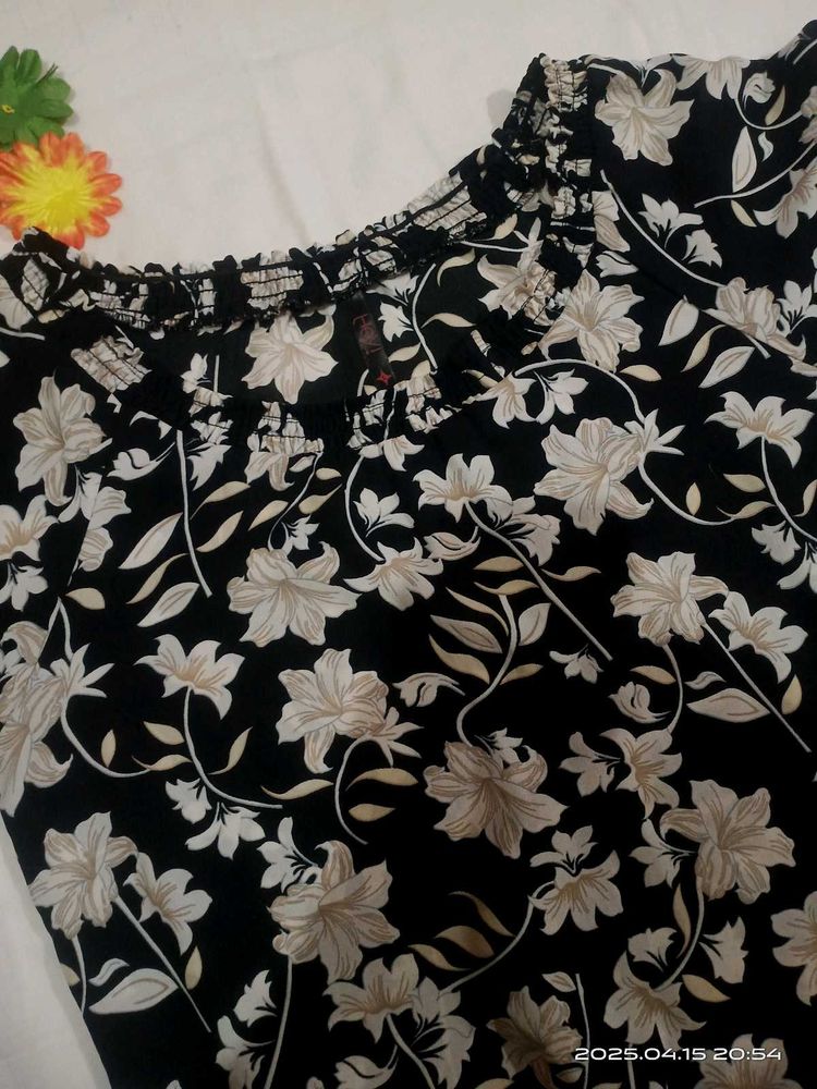 Black Floral Elastic Hem Top