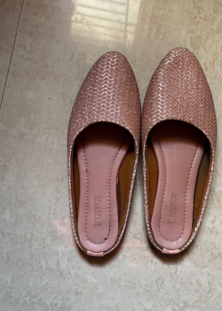 Peach Beautiful chappal With Intricate Work