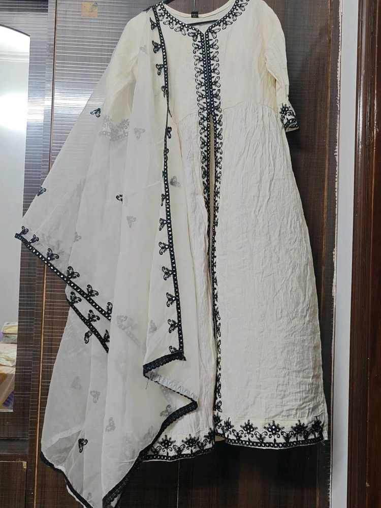 Pent Suit With Centre Slit