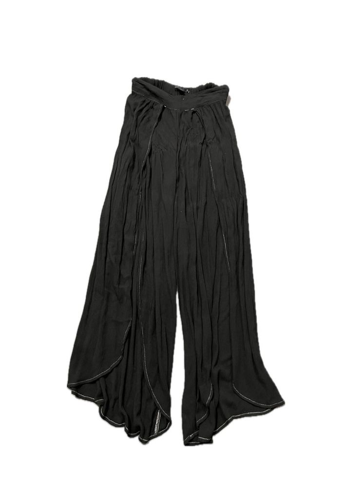 Flowy Black Slit Pants – ₹650 Size 24–26