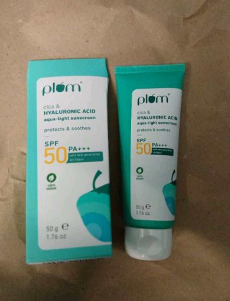 Plum Cica &amp; Hyaluronic Acid Sunscreen SPF 50
