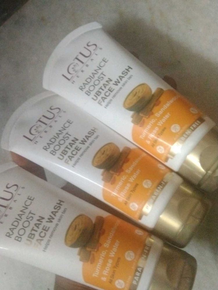 Lotus Radiance Boost Face Wash