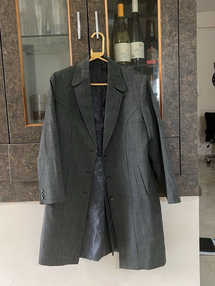 LIGHT THRENCH COAT