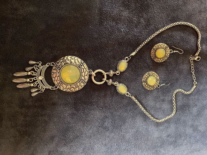 Very Beautiful And Elegant Jewellery Set