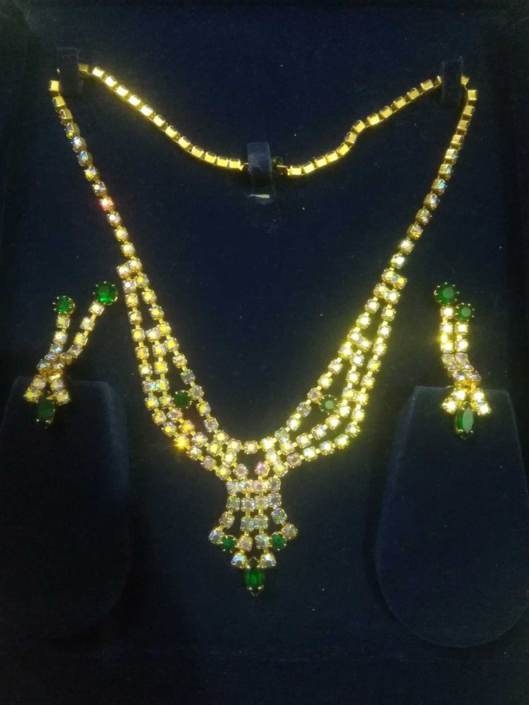 Elegant Necklace Set