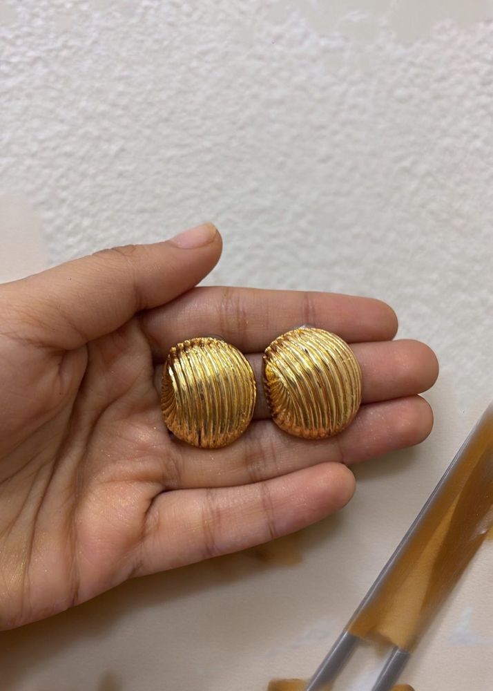 Vintage Gold Shell Earrings
