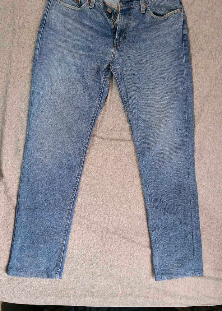 Levi&#39;s Blue Denim Jeans Light Fade Stretchable